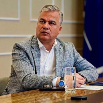 adrian-vestea-2-e1782061341619.jpeg Ceasul purtat de Adrian Veștea a fost confundat cu un model elvețian de 70.000 de euro. Care este adevărul