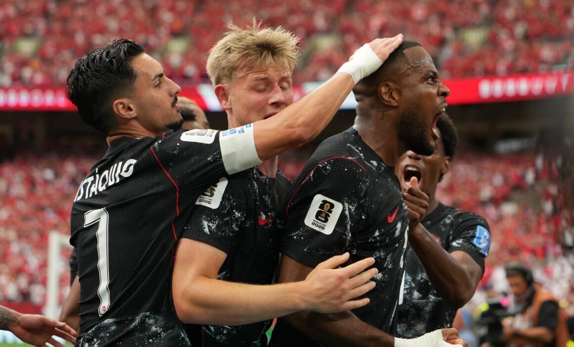 canada-qatar-5-0-tornada-gazdelor-a-scos-tot-ce-i-mai-urat-din-surpriza-primei-runde.jpg Qatar 6-0. Tornada gazdelor de Mondial a scos tot ce-i mai urât din surpriza primei runde. Clasament grupa B acum