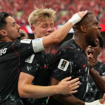 canada-qatar-5-0-tornada-gazdelor-a-scos-tot-ce-i-mai-urat-din-surpriza-primei-runde.jpg Qatar 6-0. Tornada gazdelor de Mondial a scos tot ce-i mai urât din surpriza primei runde. Clasament grupa B acum