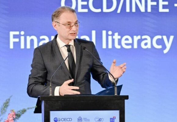 Cine este Luca Niculescu, propunerea de ministru de Externe în Guvernul Tomac