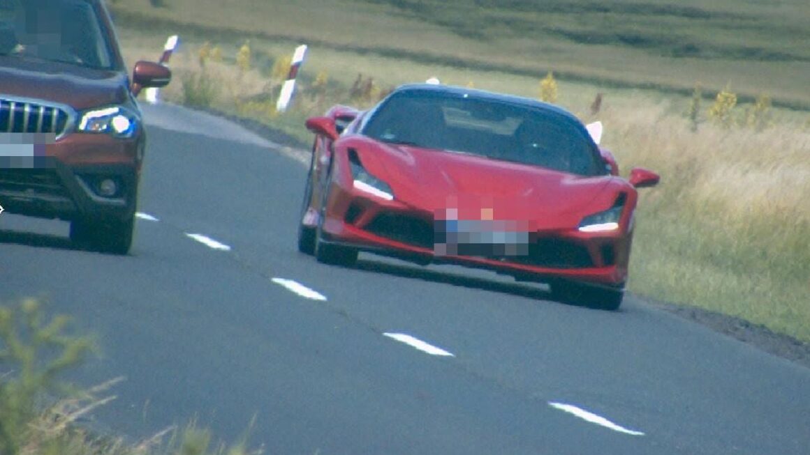 Ce amendă a primit șoferul unui Ferrari surprins cu 143 km/ h, în Ungaria: „Ar fi putut fi mai rău, poate prinde 340 km/h”