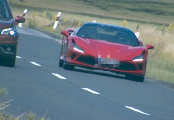 ferrari-f8-tributo.jpg Ce amendă a primit șoferul unui Ferrari surprins cu 143 km/ h, în Ungaria: „Ar fi putut fi mai rău, poate prinde 340 km/h”