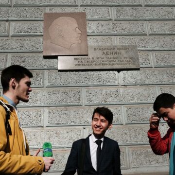 gettyimages-650497458.jpg Guvernul de la Moscova susține că sunt prea multe persoane cu studii superioare în Rusia: „Nu e corect”