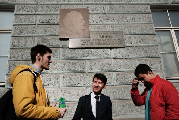 Guvernul de la Moscova susține că sunt prea multe persoane cu studii superioare în Rusia: „Nu e corect”