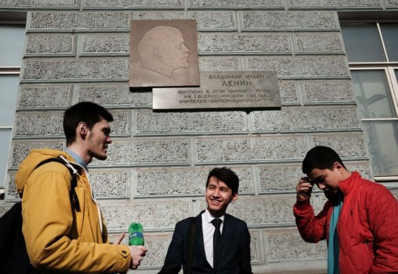 Guvernul de la Moscova susține că sunt prea multe persoane cu studii superioare în Rusia: „Nu e corect”
