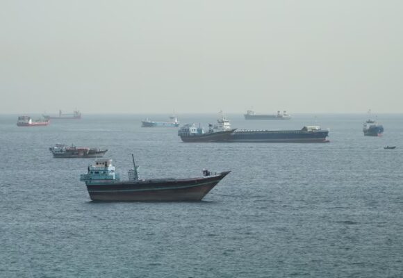 hormuz-.jpg România a aprobat utilizarea bazelor sale militare pentru „operațiunile militare defensive” din Strâmtoarea Ormuz, ca răspuns la solicitarea Administrației Trump, anunță Oaia Țoiu
