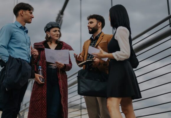 ilustratie-tineri-1200x675.jpg Ce şanse au absolvenţii români să îşi găsească un job după facultate?