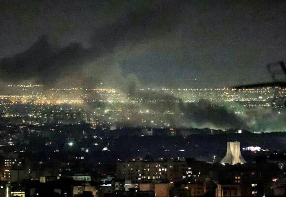 BREAKING. Armata SUA atacă ținte din Iran, la ordinul lui Trump, ca răspuns la doborârea elicopterului Apache de către Iran