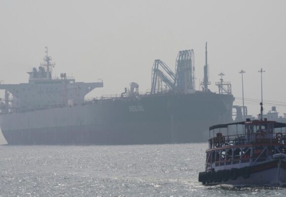 iran.jpg Iranul suspendă negocierile cu SUA, anunță presa iraniană. Prețul petrolului crește puternic, la peste 96 de dolari pe baril