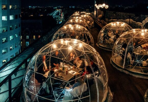 Unde te relaxezi în București vara asta? Topul celor mai frumoase terase și baruri pe care nu trebuie să le ratezi