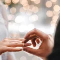 STUDIU. Relațiile romantice și siguranța financiară contribuie împreună la starea de bine, însă una nu o poate înlocui pe cealaltă