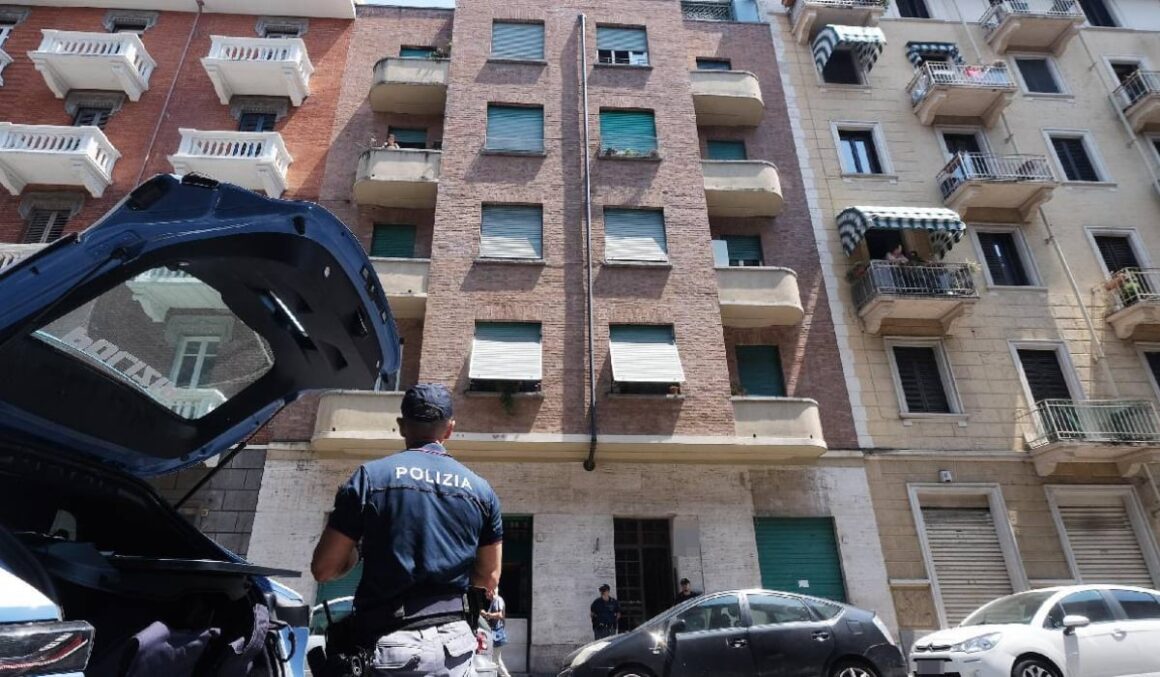 O tânără româncă și-a găsit mama și sora mai mică moarte în casă, la Torino. Ce suspectează anchetatorii