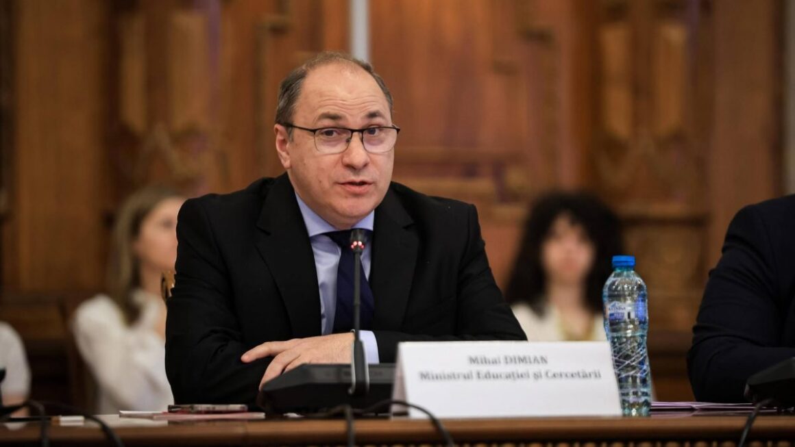 mihai-1200x675.jpg „La cum e sistemul la noi, n-o să mai vrea nimeni să fie profesor”