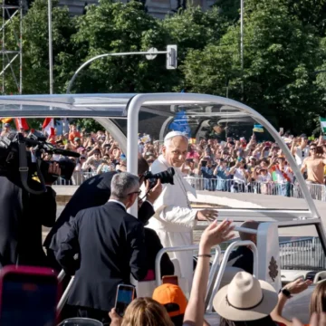 papa-1200x675.webp.webp Peste 1,2 milioane de oameni au participat la Liturghia oficiată de Papa Leon al XIV-lea, în Madrid – Aleph News