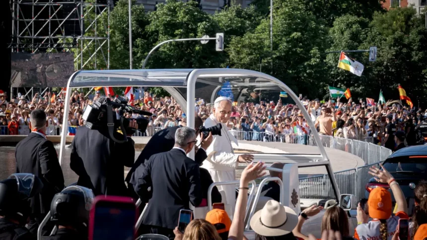 papa-1200x675.webp.webp Peste 1,2 milioane de oameni au participat la Liturghia oficiată de Papa Leon al XIV-lea, în Madrid – Aleph News