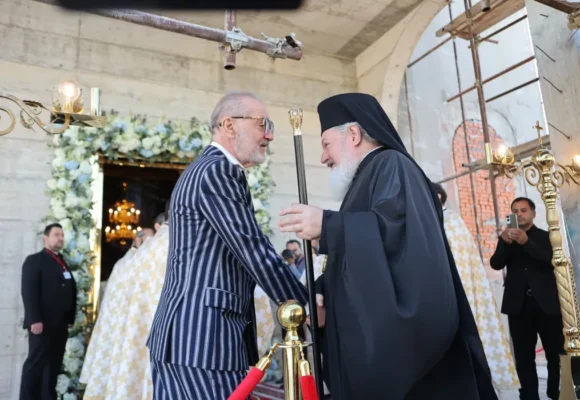 Preotul care slujește în biserica lui Gigi Becali din Pipera a dezvăluit de ce dă miliardarul bani nevoiașilor