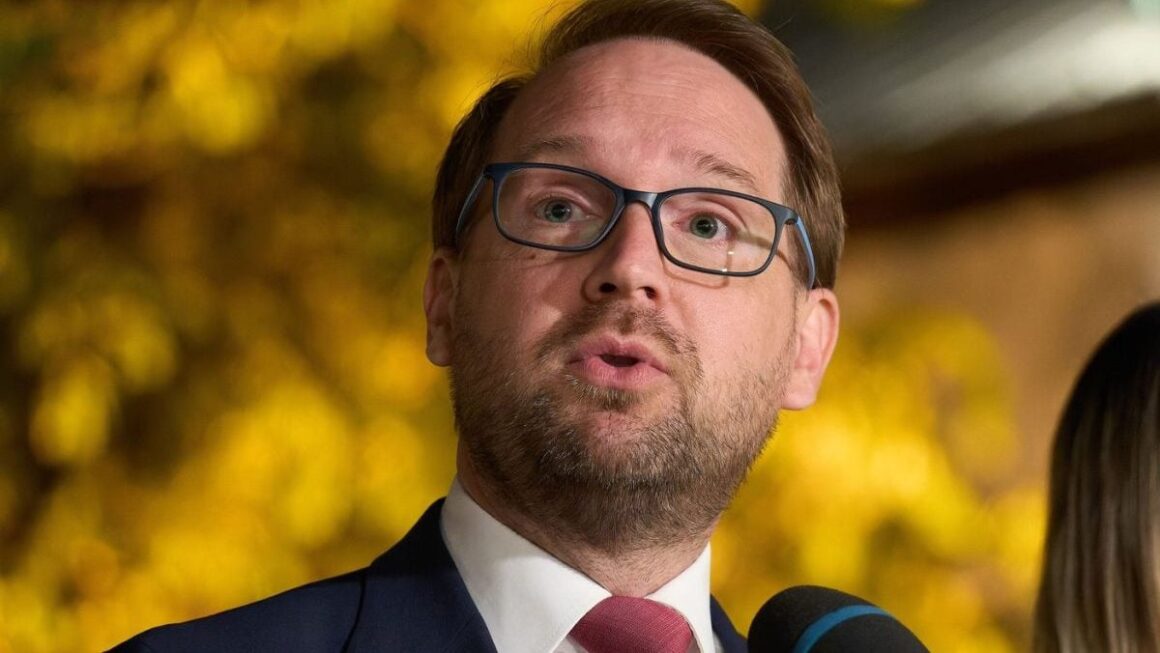 Ce va face Dominic Fritz după ce a fost declarat în conflict de interese. Ce se întâmplă cu mandatul de primar