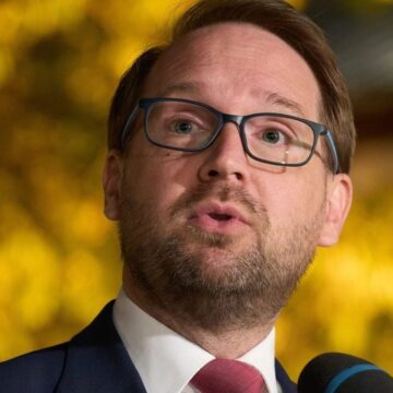 profimedia-1093637288-e1781809899444.jpg Ce va face Dominic Fritz după ce a fost declarat în conflict de interese. Ce se întâmplă cu mandatul de primar