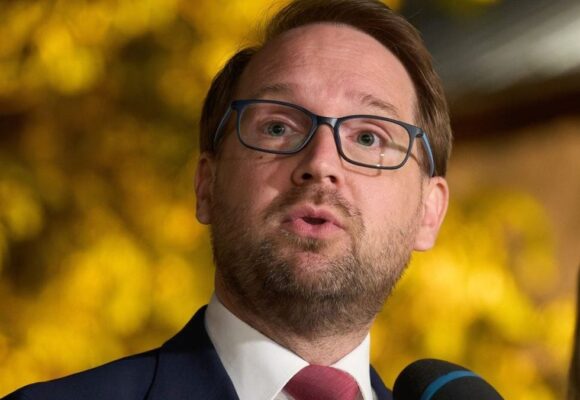 profimedia-1093637288-e1781809899444.jpg Ce va face Dominic Fritz după ce a fost declarat în conflict de interese. Ce se întâmplă cu mandatul de primar