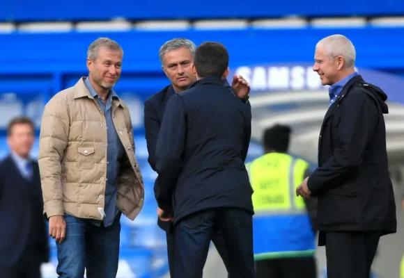 roman-abramovich-zelenski-rusia-ucraina.webp.webp Omul care i-a dat lui Giovanni Becali bani să-și cumpere Rolls-Royce, chemat de Zelensky
