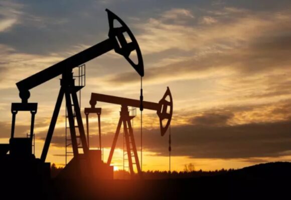 Suspendarea negocierilor dintre Iran și SUA scumpește petrolul cu peste 5%