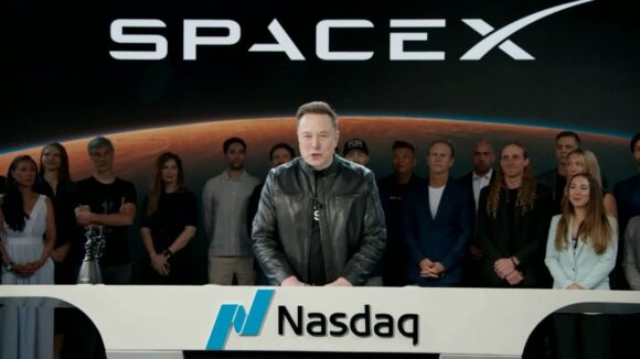 Elon Musk a devenit oficial primul trilionar din lume, după listarea SpaceX la bursa Nasdaq