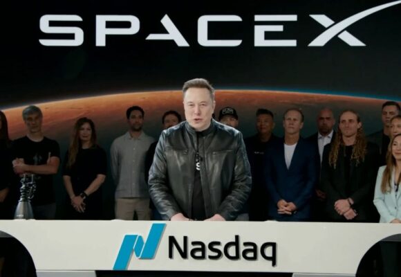 Elon Musk a devenit oficial primul trilionar din lume, după listarea SpaceX la bursa Nasdaq
