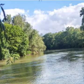 teren-malul-apei-serbia.png Un teren pentru o casă de vacanță pe malul unui râu din Serbia se vinde cu 1000 de euro pe hectar