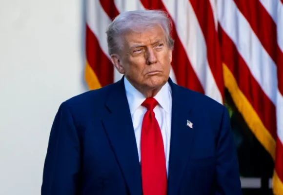 Trump cere reducerea imediată a prețurilor la benzină și amenință distribuitorii cu sancțiuni