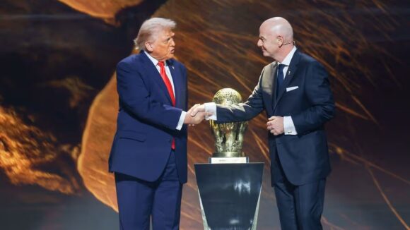 Cupa Mondială 2026, marcată de controverse politice. În timp ce oficialii americani se bucură că Iranul a fost eliminat din competiție, eurodeputații cer investigarea șefului FIFA din cauza lui Trump