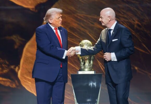 Cupa Mondială 2026, marcată de controverse politice. În timp ce oficialii americani se bucură că Iranul a fost eliminat din competiție, eurodeputații cer investigarea șefului FIFA din cauza lui Trump