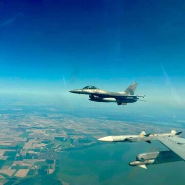 758488843-1543274377837681-2833664619721501763-n.jpg Armata Română a făcut primul pas, a deschis focul asupra dronelor ruseşti. Trebuie să treacă acum la nivelul următor, să-şi dezvolte echipamente pentru a doborî roiuri de drone, folosind sisteme ieftine