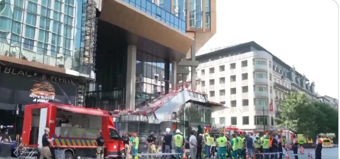aproximativ-200-de-muncitori-se-aflau-in-cladirea-oxy-in-momentul-producerii-incendiului-captura-x-daviddelapaz.jpg Doi muncitori români au murit în incendiul izbucnit pe șantierul clădirii OXY din Bruxelles