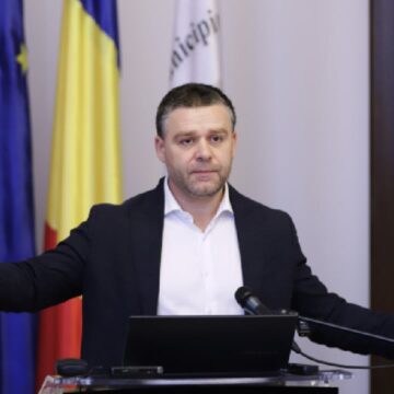 ciprian-ciucu-mitus.jpg „Acoperi o gaură, apare alta”