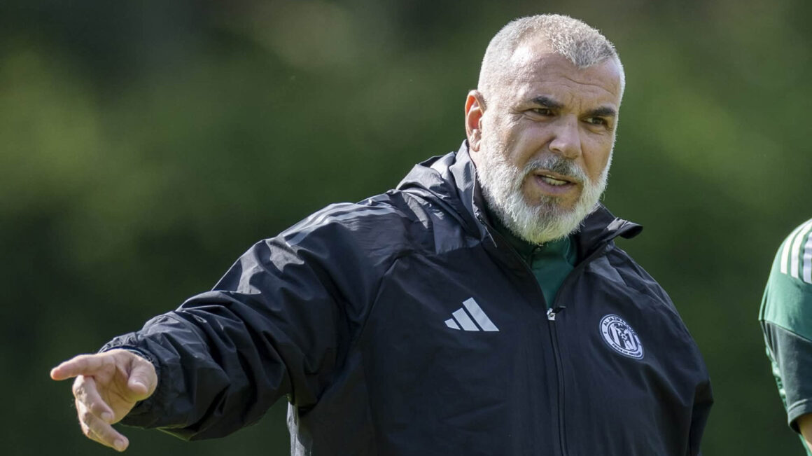cosmin-olaroiu-lovitura-1000000-de-euro-bosnia-hertegovina-transfer-al-jazira.jpg Cosmin Olăroiu a dat o lovitură de 1.000.000 de euro din Bosnia și Herțegovina