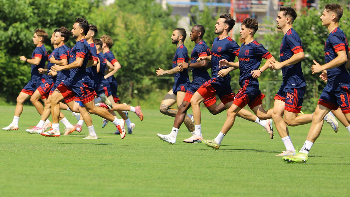 Steaua a anunțat prezența în lot a lui David Barbu