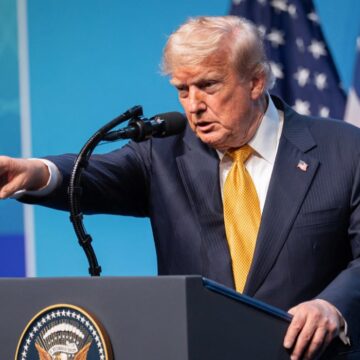 Donald Trump trimite forțe noi în Orientul Mijlociu pentru extinderea operațiunii militare. Iranul amenință cu o ofensivă „totală, fără granițe sigure”