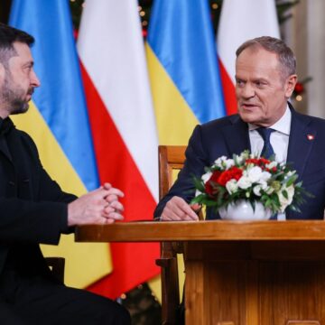 donald-tusk-dreapta-in-timpul-unei-intrevederi-cu-volodimir-zelenski-stanga-imagine-cu-caracter-ilustrativ-foto-profimedia-e1783107550823.jpg Donald Tusk cere Ucrainei să-și asume trecutul, dacă vrea să adere la UE. Kievul propune „măsuri anti-criză”