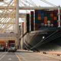 Dubai construiește un nou port în Fujairah pentru a ocoli Strâmtoarea Ormuz. Trump a început să perceapă taxe navelor care o tranzitează