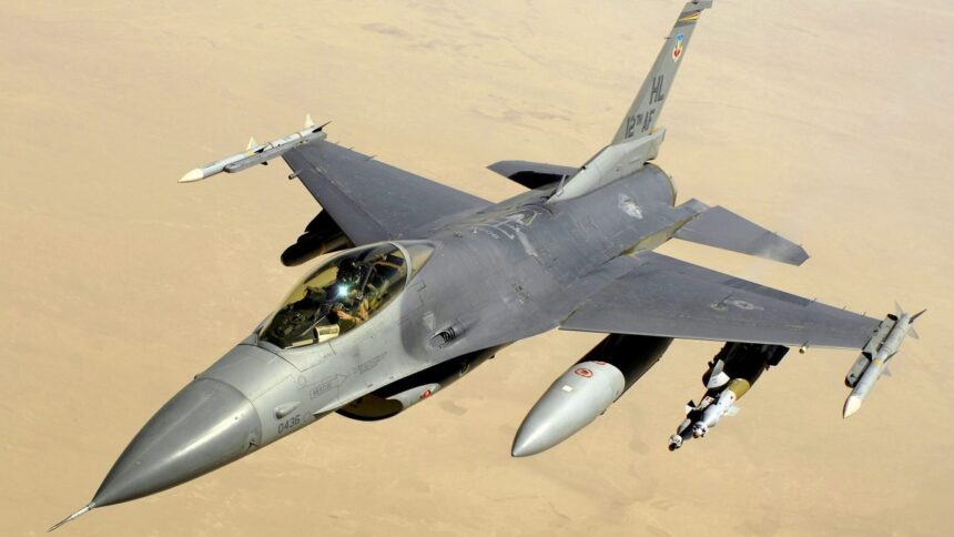 f-16-3-1200x675.jpg Avioane F-16 ridicate după detectarea unor drone la graniță
