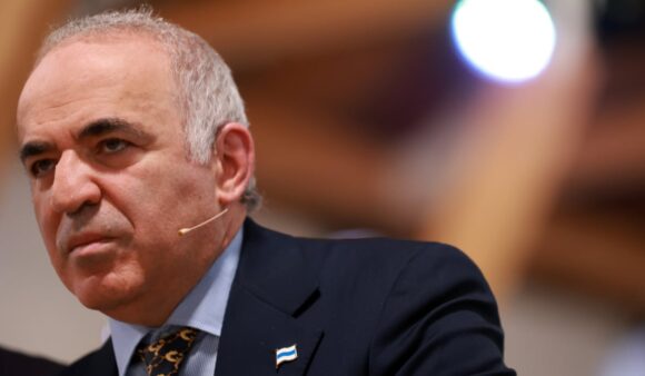 garry-kasparov.jpg „Va testa NATO, nu va căuta pacea”