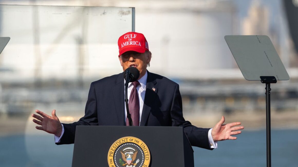 headerImage-607cd2b9-21df-45d8-ac12-272cf30768be-1200x675.jpeg Trump amenință Iranul cu represalii după moartea a trei militari americani. Teheranul avertizează SUA cu „repercusiuni” dacă atacă insula Kharg