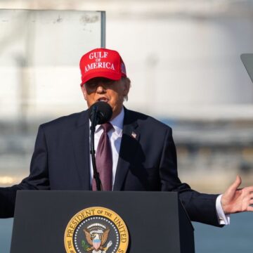 Trump amenință Iranul cu represalii după moartea a trei militari americani. Teheranul avertizează SUA cu „repercusiuni” dacă atacă insula Kharg