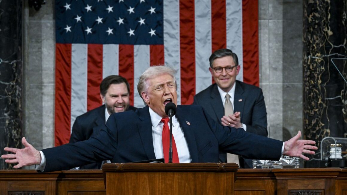 hepta-8727544-1200x675.jpg Trump şi-a trecut în declaraţia de avere licenţe pentru proiecte imobiliare în Bucureşti şi Cluj.