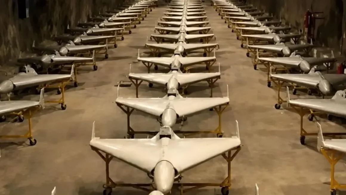 Cuba deține peste 300 de drone explozive primite de la Iran, avertizează fostul guvernator al Floridei. Trump a avertizat că „după Iran, Cuba e următoarea țintă a SUA”