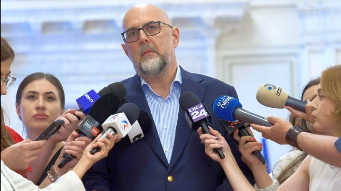 kelemen-hunor-guvernul-e-varza-parlamentul-e-varza-nicusor-dan-a-scapat-de-critici-e1782969041561.jpg „Guvernul e varză, Parlamentul e varză”. Nicușor Dan a scăpat de critici