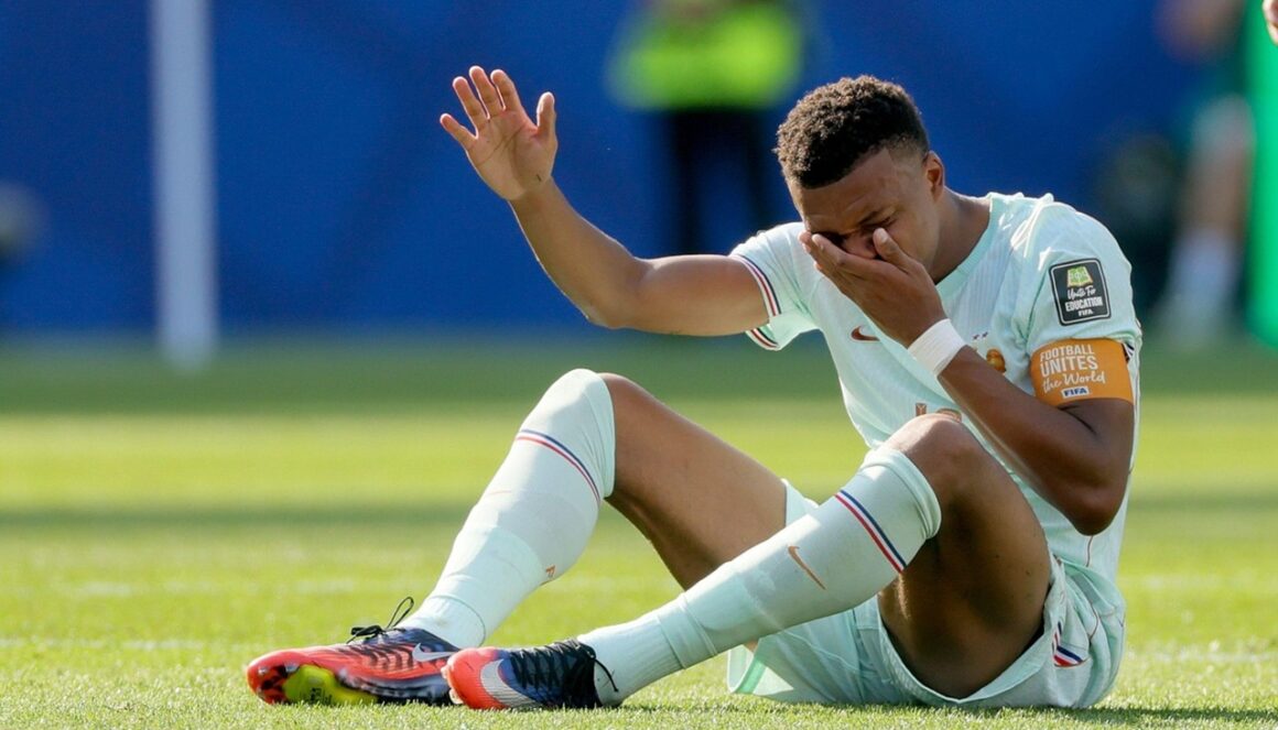 kylian-mbappe-accidentare-franta-maroc.jpg Kylian Mbappe s-a accidentat și a fost schimbat în Franța – Maroc! E panică totală pentru Deschamps