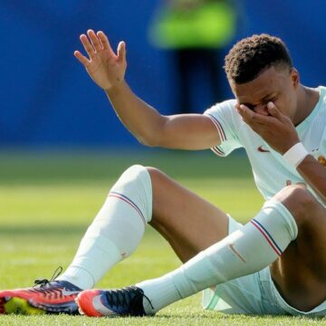 kylian-mbappe-accidentare-franta-maroc.jpg Kylian Mbappe s-a accidentat și a fost schimbat în Franța – Maroc! E panică totală pentru Deschamps