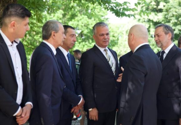 liberali-exclusi-partid.jpg Victorie de etapă a puciștilor din PNL după ce tribunalul a suspendat provizoriu executarea şi efectele Hotărârii Consiliului Naţional Extraordinar