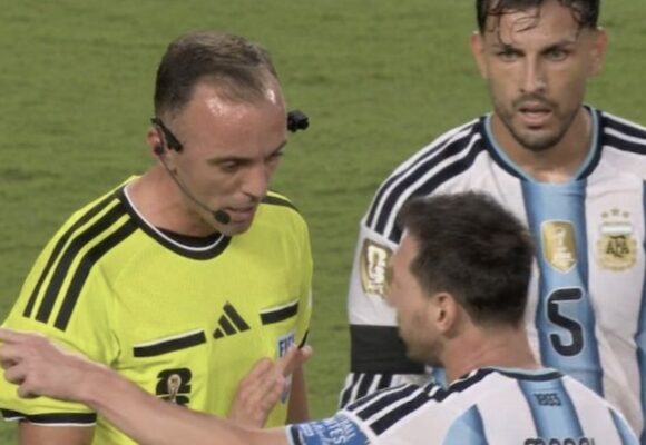 Messi a răbufnit la adresa arbitrului Joao Pinheiro la Argentina